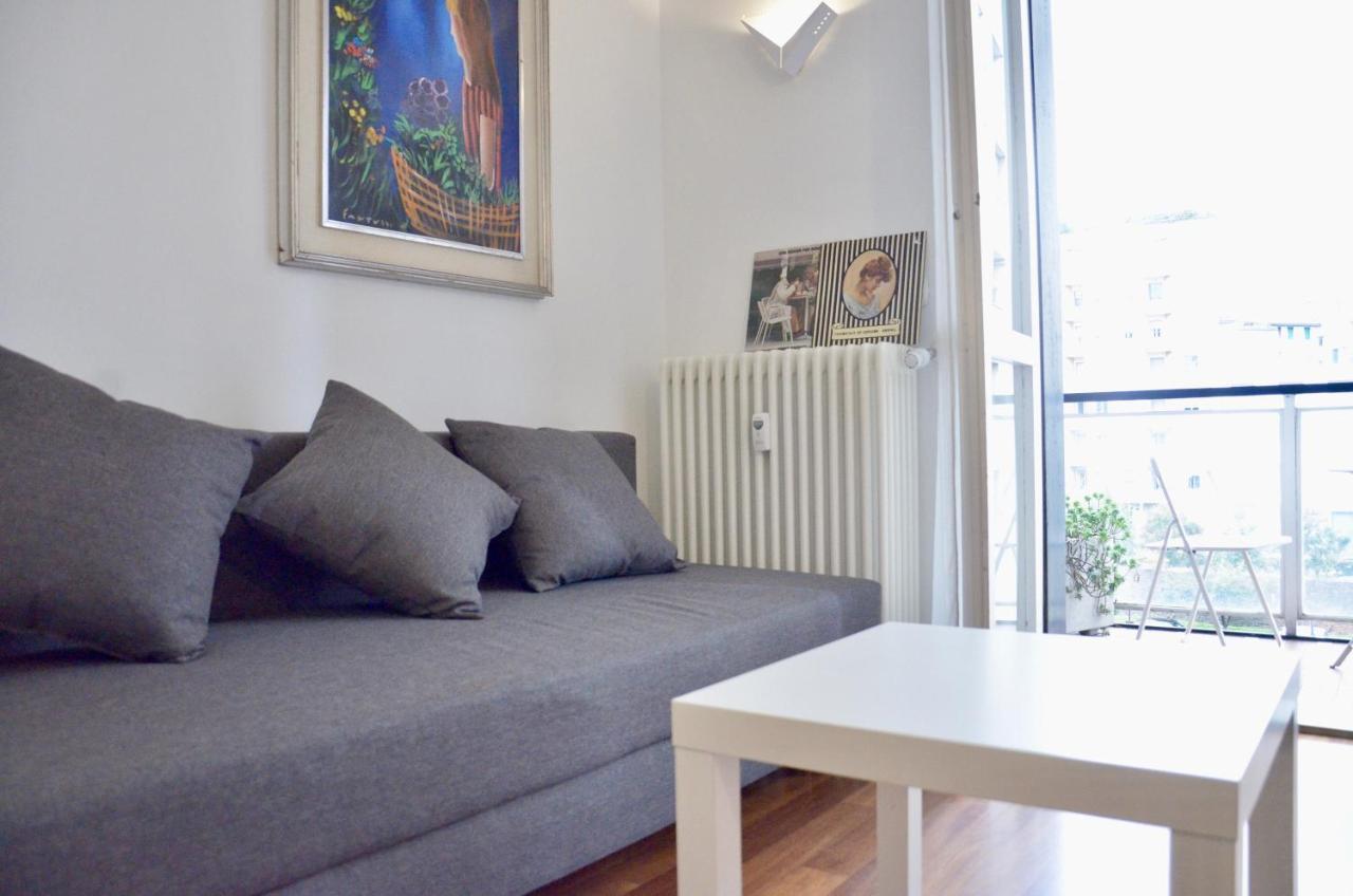 New Renovated Apartment With Balcony Porta Romana Milano Ngoại thất bức ảnh
