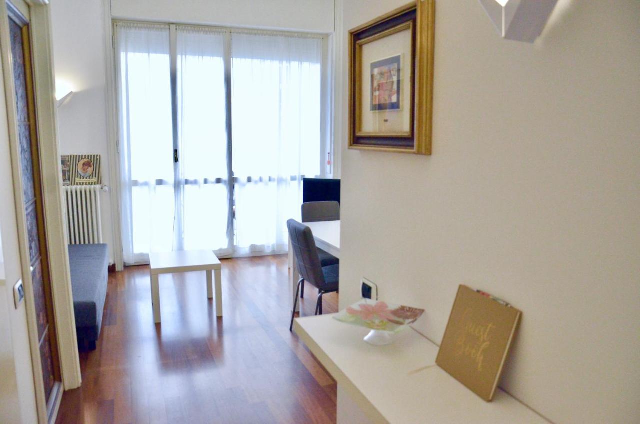 New Renovated Apartment With Balcony Porta Romana Milano Ngoại thất bức ảnh